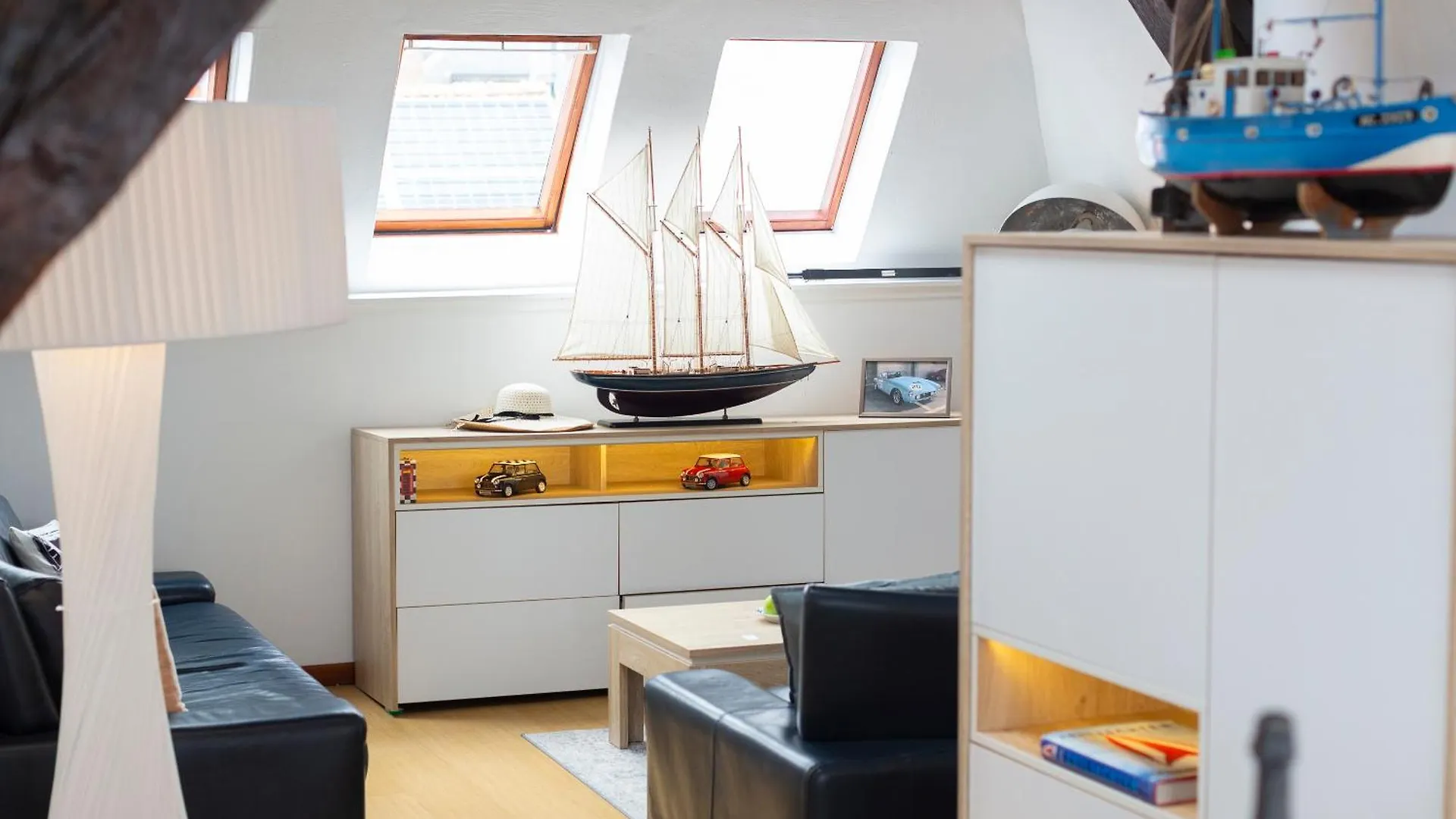 B&B Art And Sleep Antwerp Bed & Breakfast