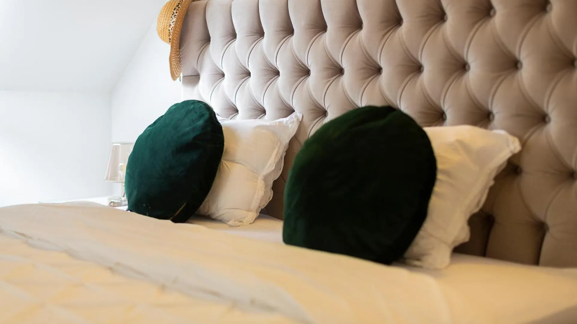 B&B Art And Sleep Antwerp Belgium